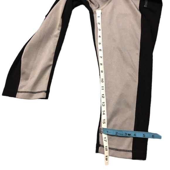 REEBOK Women's Capri Workout Leggings Size Small Contrasting Colors Tan/Black - Picture 5 of 11